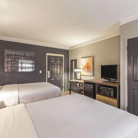 Отель La Quinta By Wyndham San Francisco Airport North - Free Airport Shuttle Юг Сан Франциско Экстерьер фото