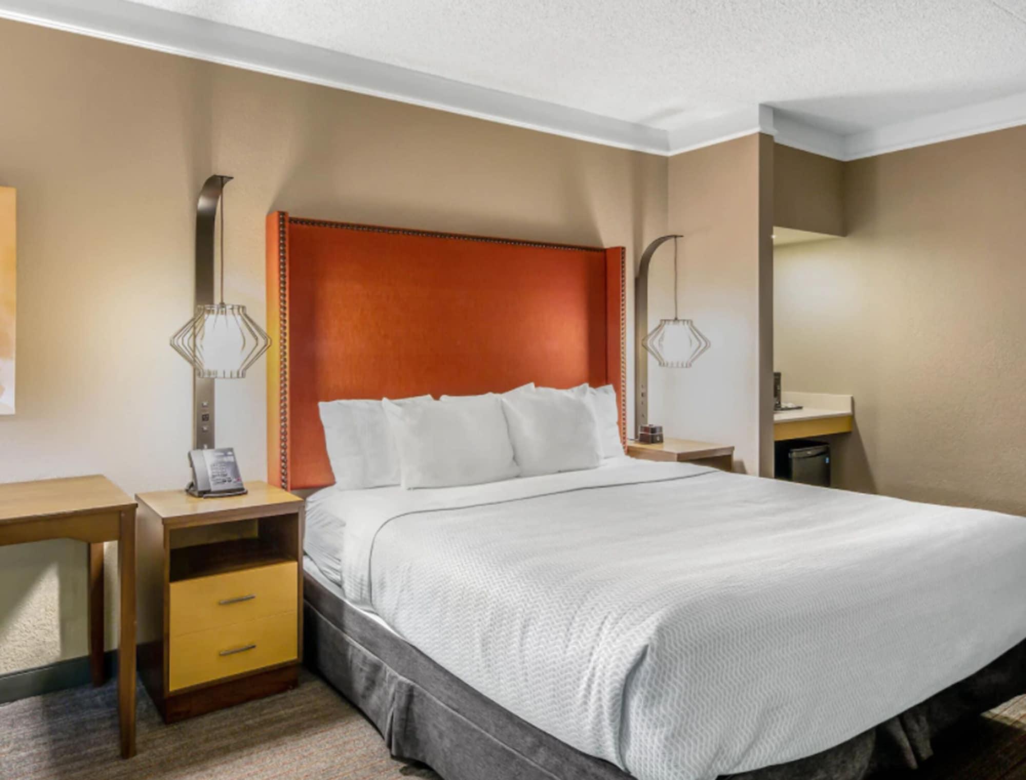 Отель La Quinta By Wyndham San Francisco Airport North - Free Airport Shuttle Юг Сан Франциско Экстерьер фото