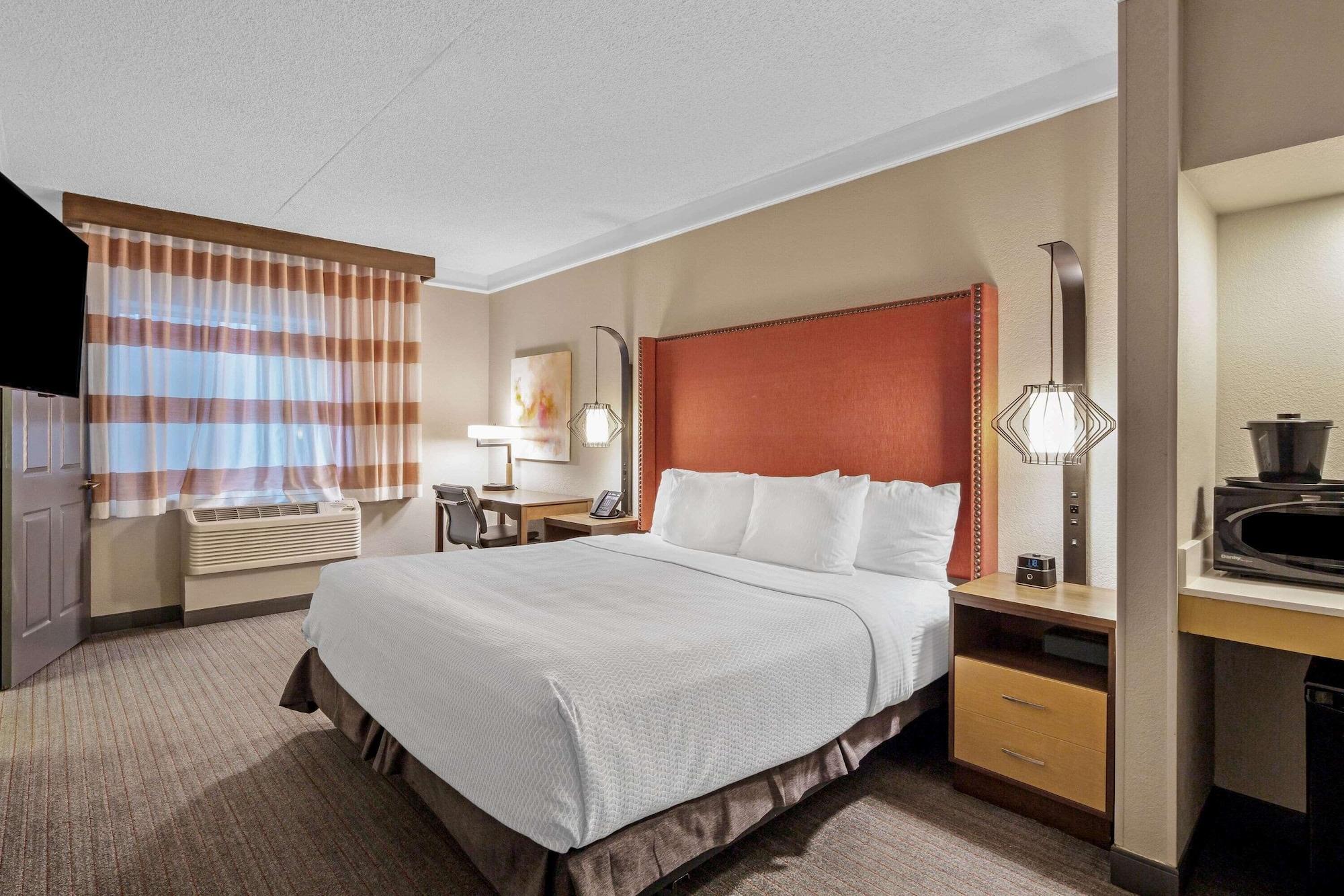 Отель La Quinta By Wyndham San Francisco Airport North - Free Airport Shuttle Юг Сан Франциско Экстерьер фото