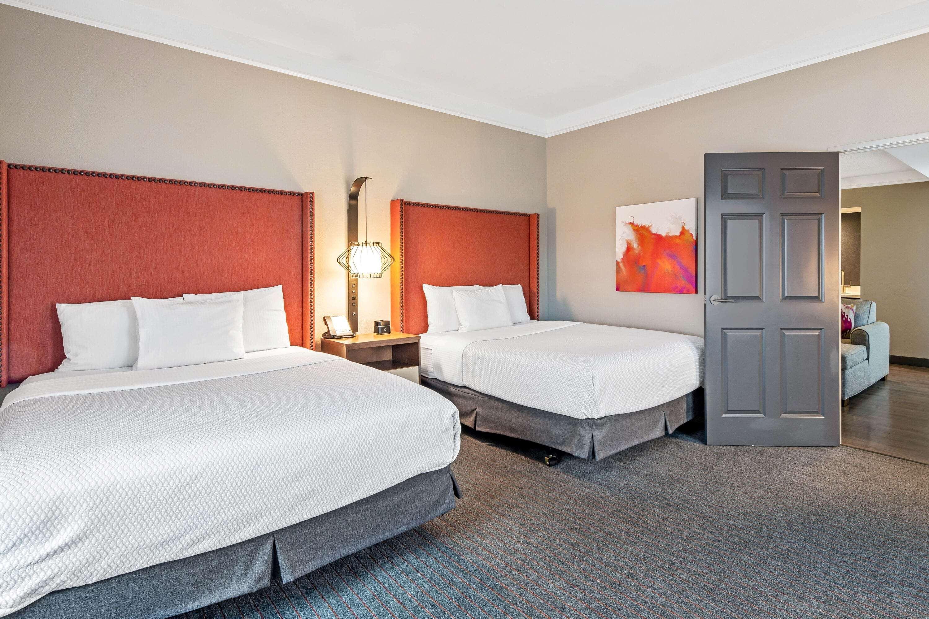 Отель La Quinta By Wyndham San Francisco Airport North - Free Airport Shuttle Юг Сан Франциско Экстерьер фото