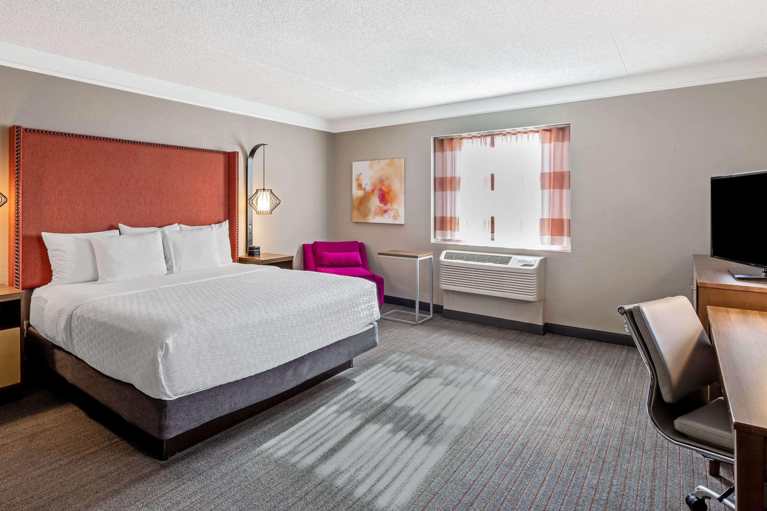 Отель La Quinta By Wyndham San Francisco Airport North - Free Airport Shuttle Юг Сан Франциско Экстерьер фото