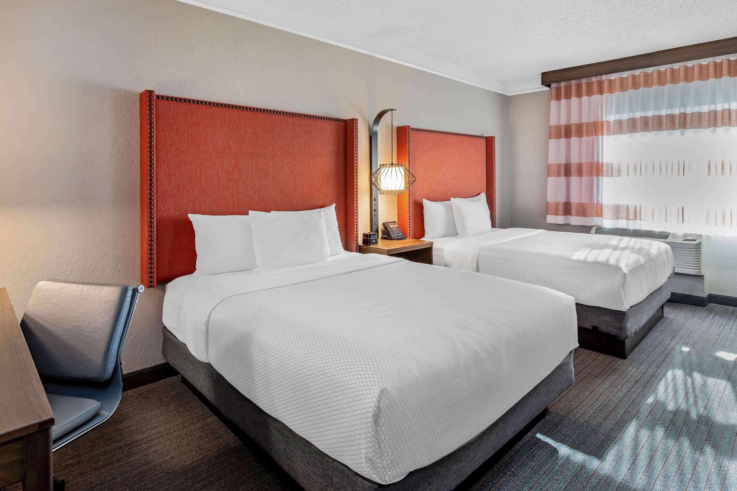 Отель La Quinta By Wyndham San Francisco Airport North - Free Airport Shuttle Юг Сан Франциско Экстерьер фото
