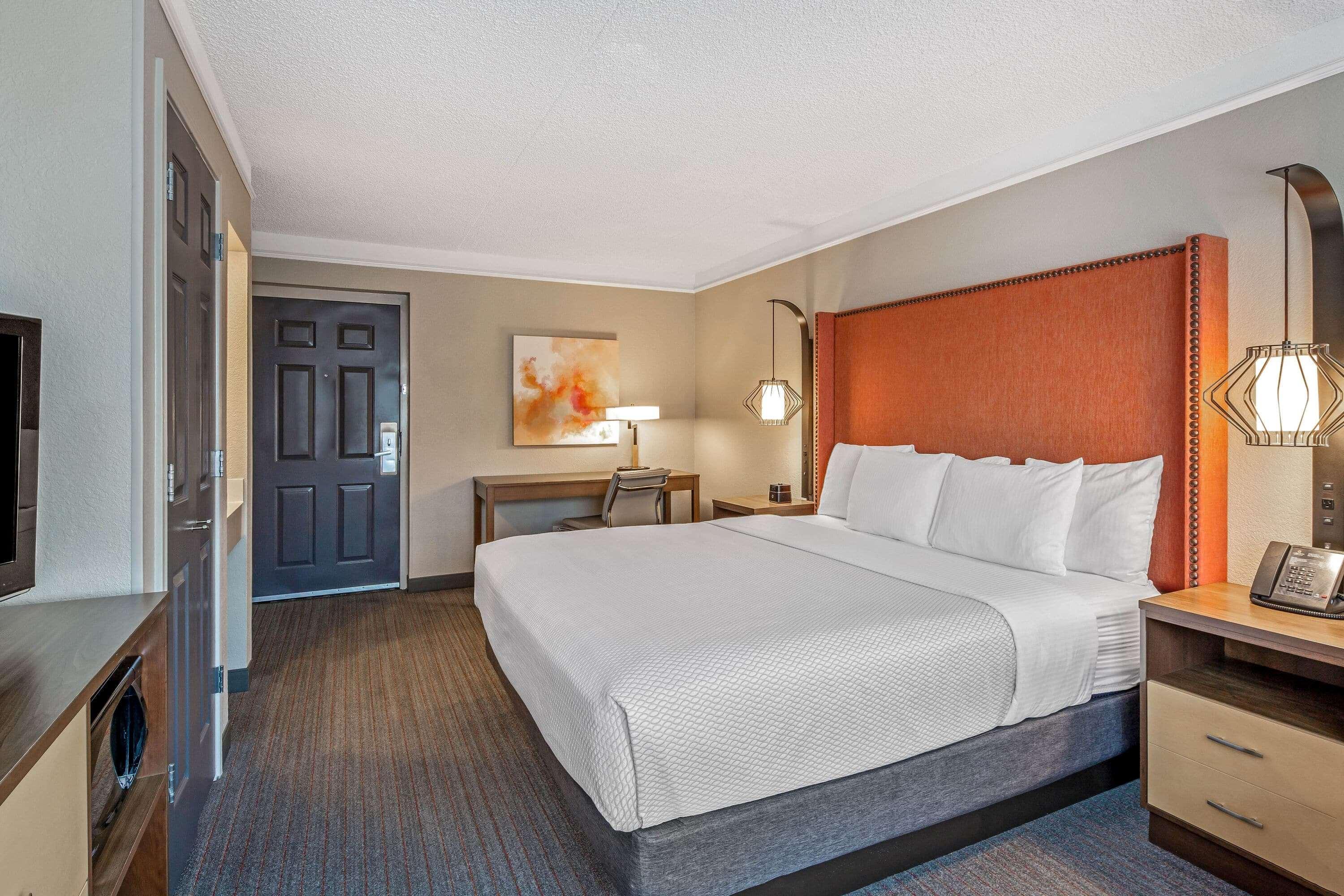 Отель La Quinta By Wyndham San Francisco Airport North - Free Airport Shuttle Юг Сан Франциско Экстерьер фото