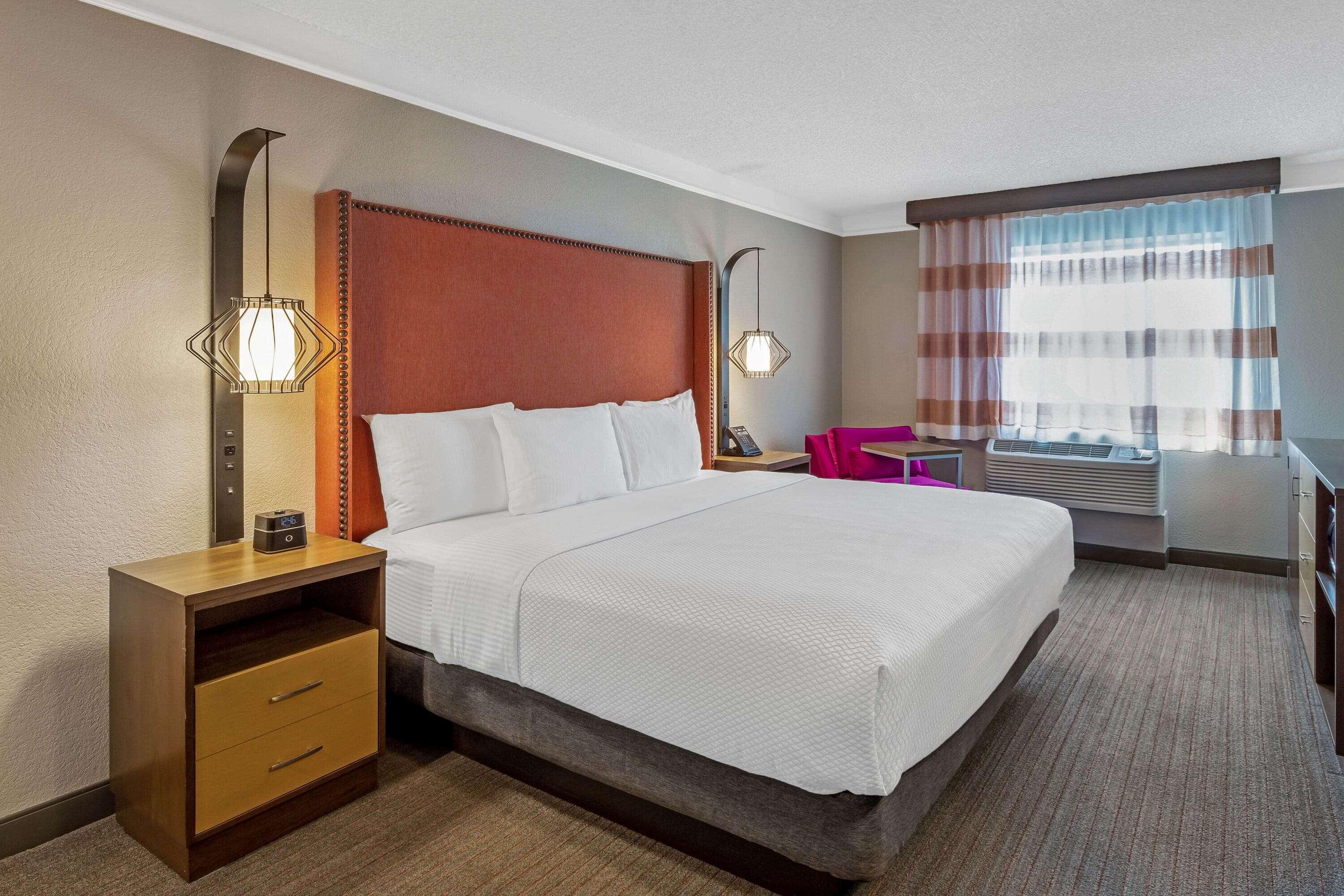 Отель La Quinta By Wyndham San Francisco Airport North - Free Airport Shuttle Юг Сан Франциско Экстерьер фото