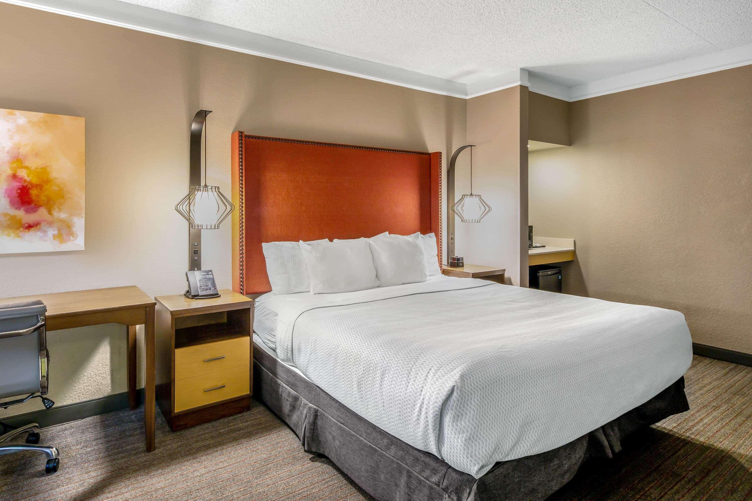 Отель La Quinta By Wyndham San Francisco Airport North - Free Airport Shuttle Юг Сан Франциско Экстерьер фото
