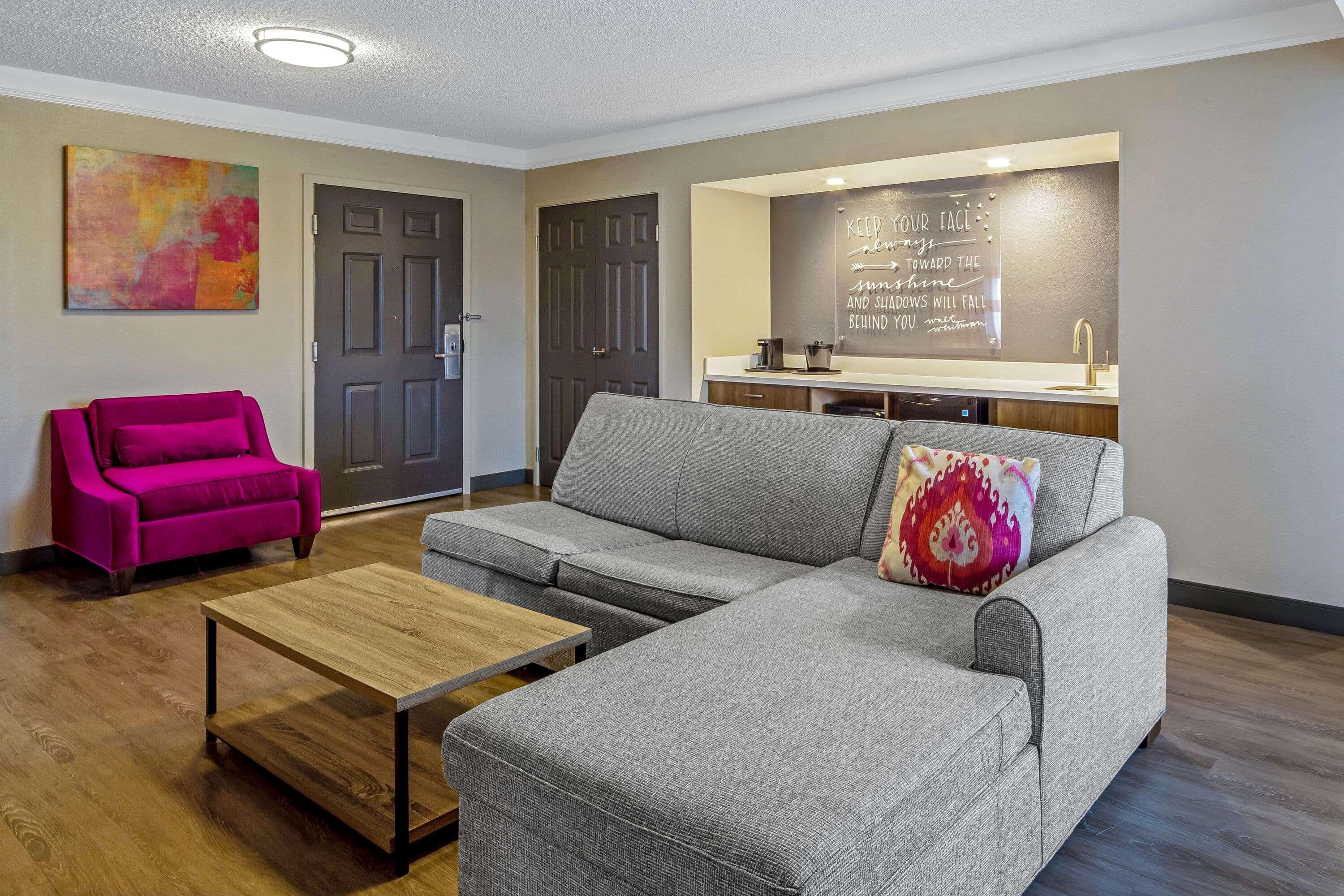 Отель La Quinta By Wyndham San Francisco Airport North - Free Airport Shuttle Юг Сан Франциско Экстерьер фото