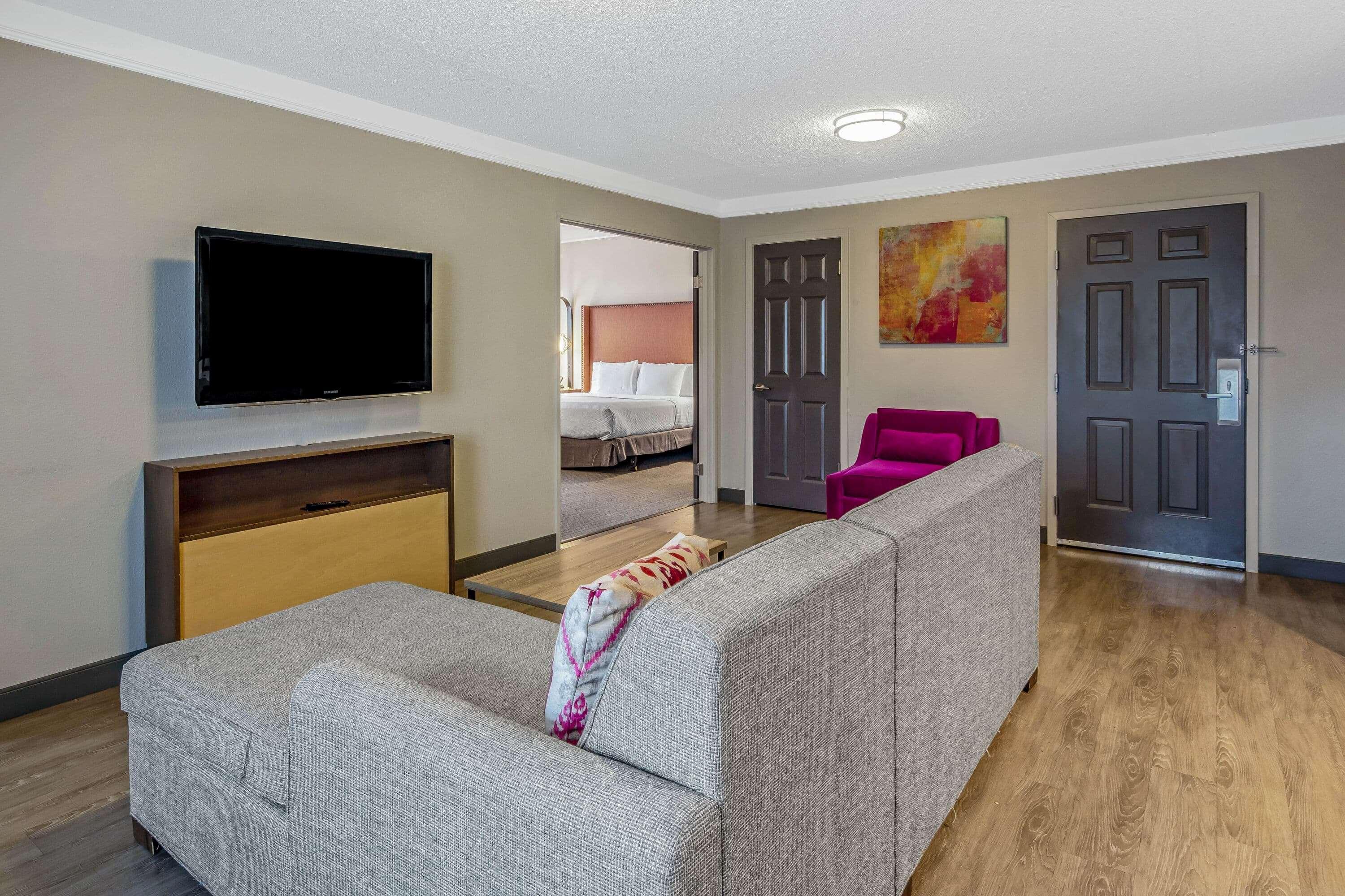 Отель La Quinta By Wyndham San Francisco Airport North - Free Airport Shuttle Юг Сан Франциско Экстерьер фото