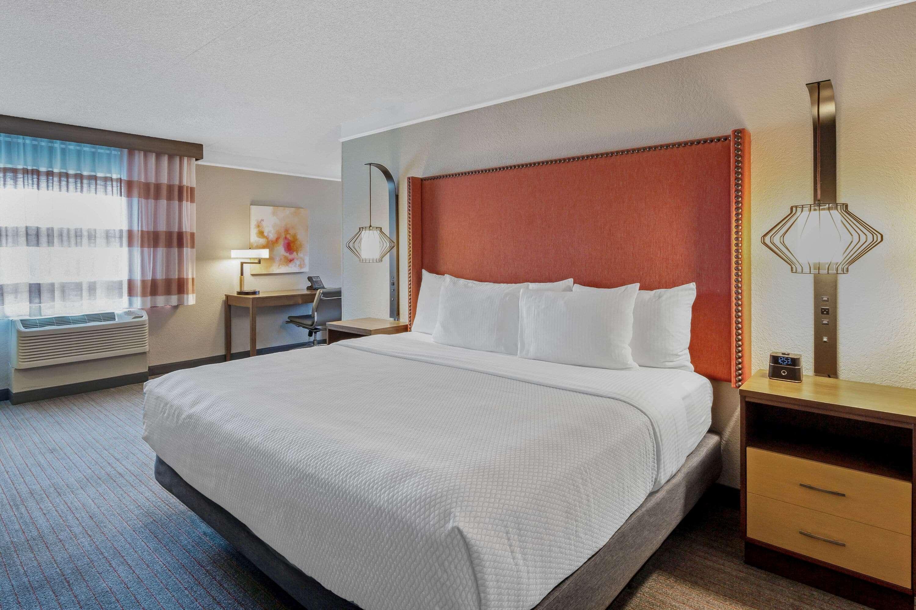 Отель La Quinta By Wyndham San Francisco Airport North - Free Airport Shuttle Юг Сан Франциско Экстерьер фото