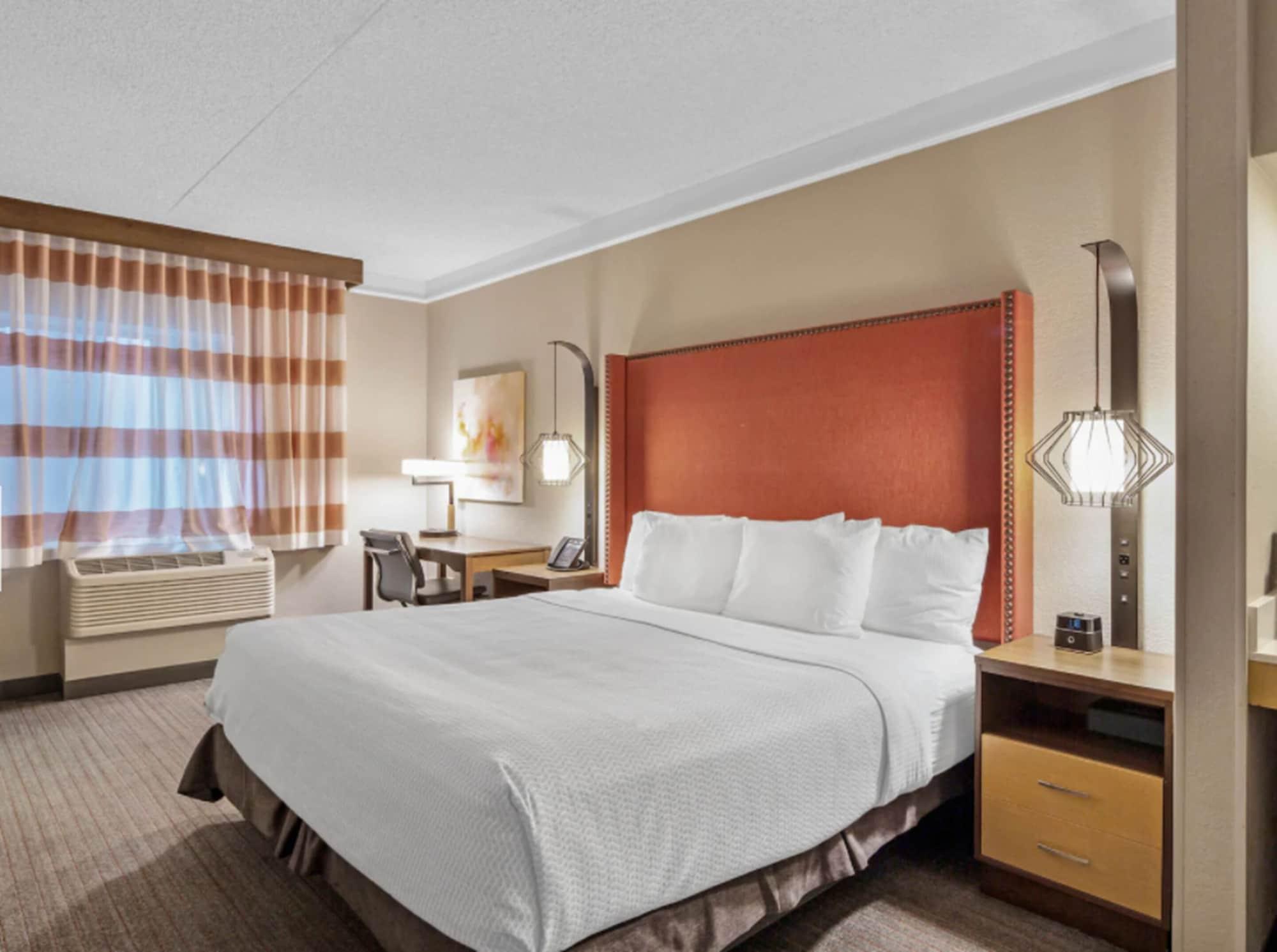 Отель La Quinta By Wyndham San Francisco Airport North - Free Airport Shuttle Юг Сан Франциско Экстерьер фото