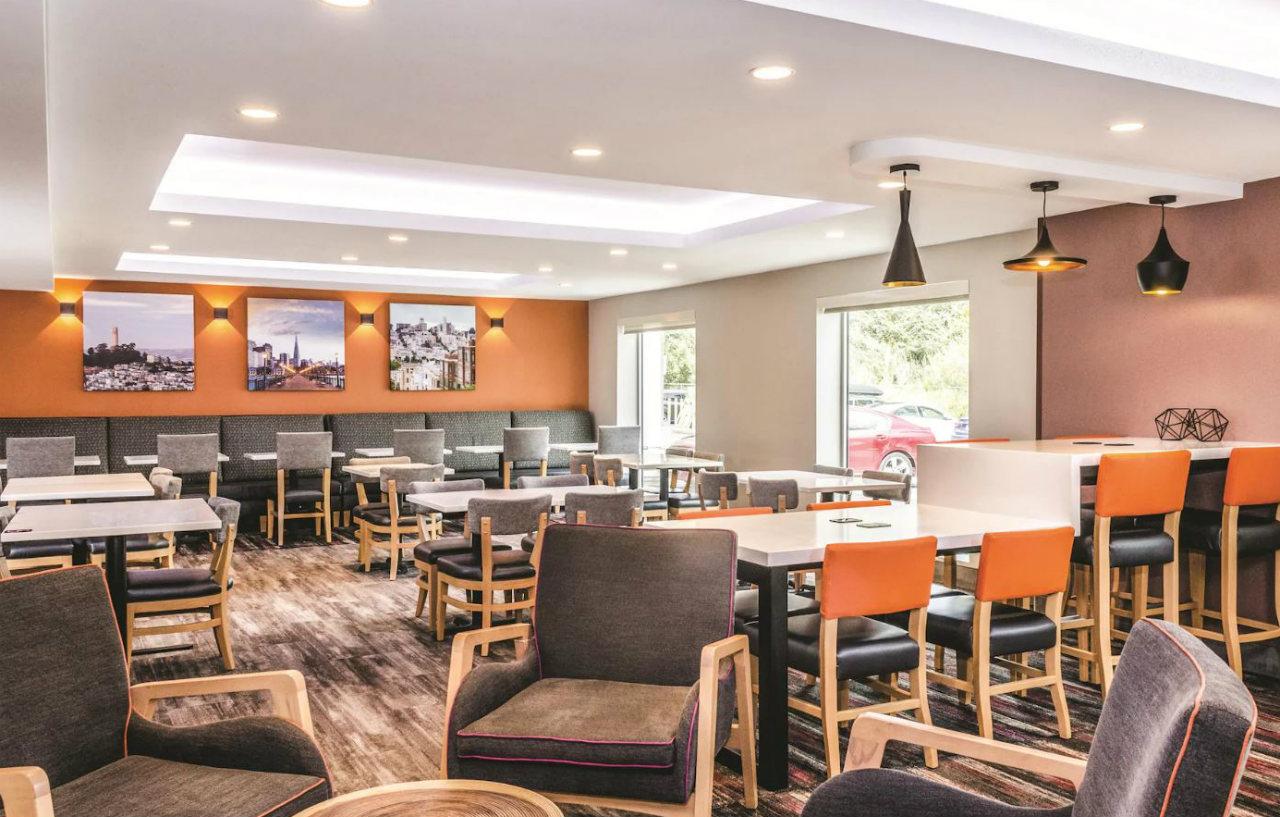 Отель La Quinta By Wyndham San Francisco Airport North - Free Airport Shuttle Юг Сан Франциско Экстерьер фото